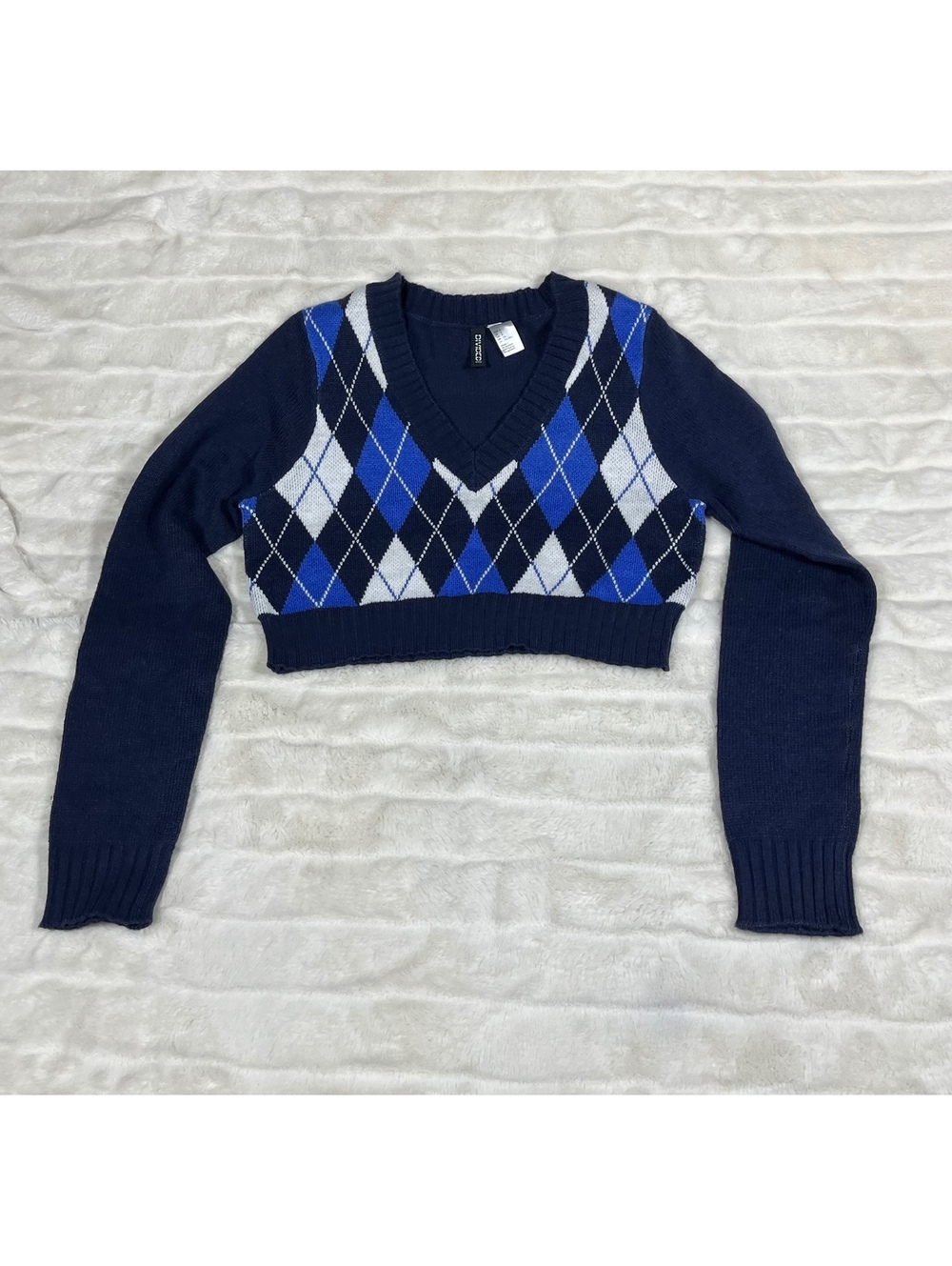 H&M Divided M Blue Argyle VNeck Cropped Sweater Preppy Fall Winter Sexy